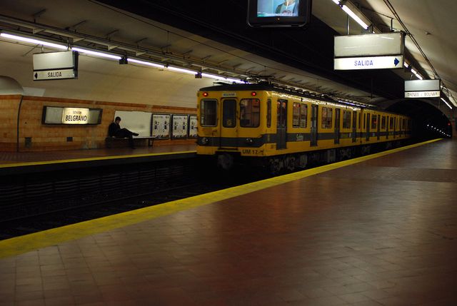 Estación Belgrano de la Línea E