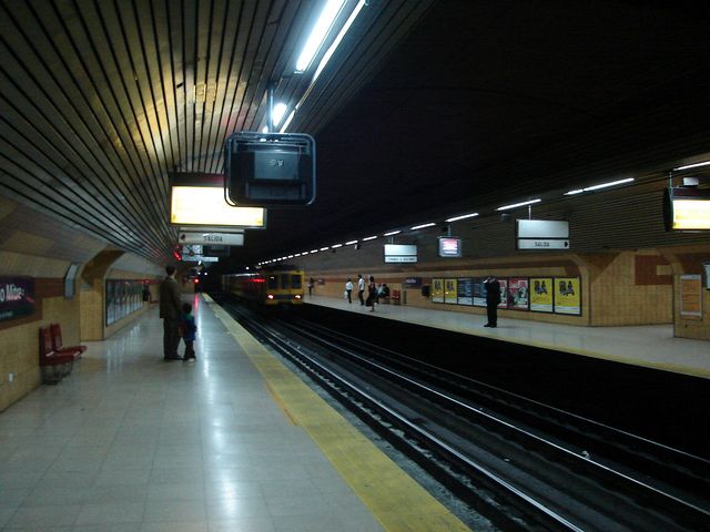 Estación Emilio Mitre de la Línea E